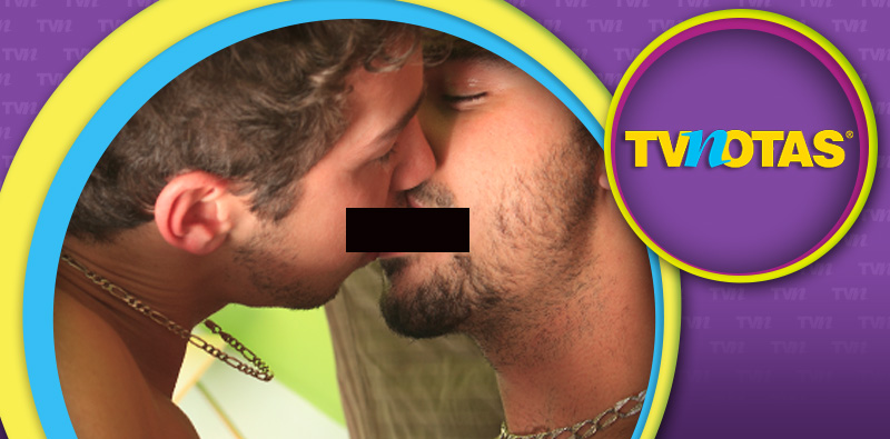 Así fue el polémico beso de la pareja gay de Televisa de Papá a toda madre