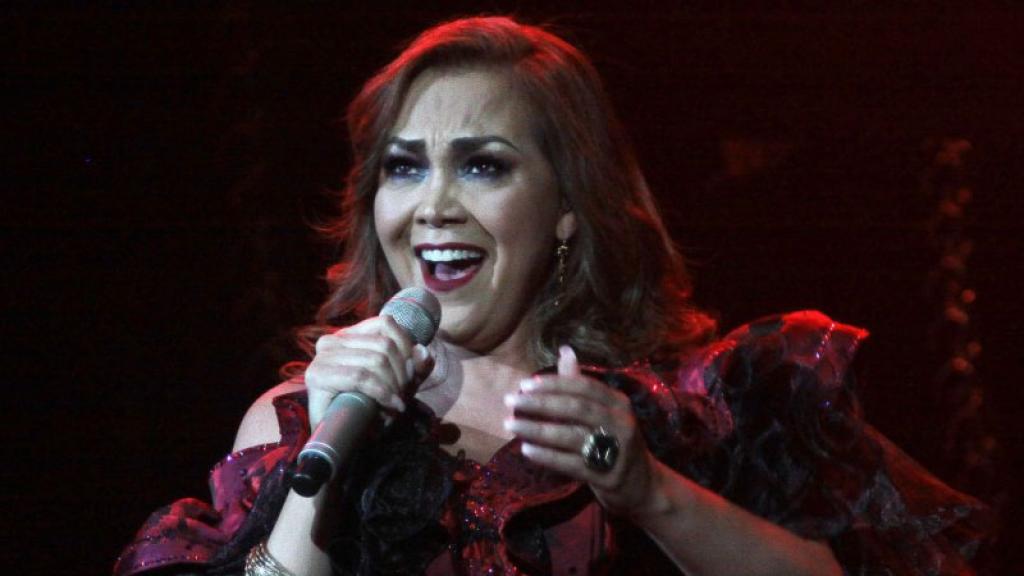  La cantante Aida Cuevas gritó a los cuatro vientos lo orgullosa que está de su hija.