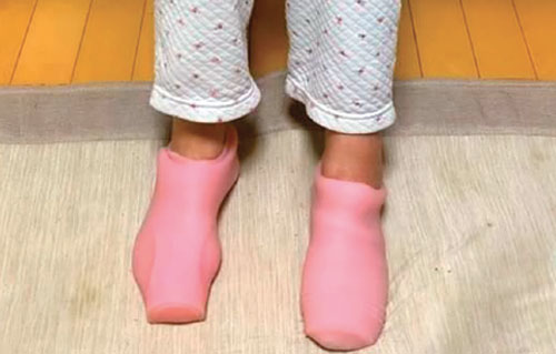 Abuela confunde ‘juguetitos’ de su nieto con calcetines