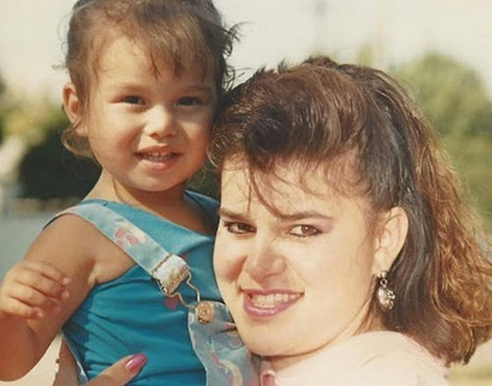 Jenni Rivera, mamá, joven