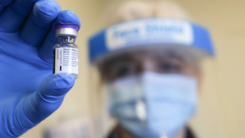Aplican la primera vacuna en latinoamérica 