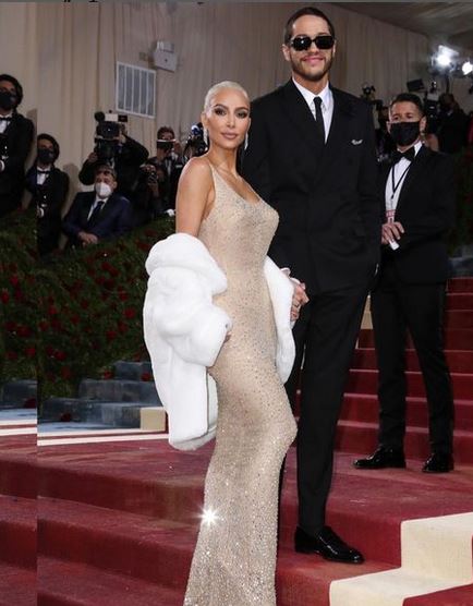 Prohíben usar prendas con valor histórico en la Met por culpa de Kim Kardashian