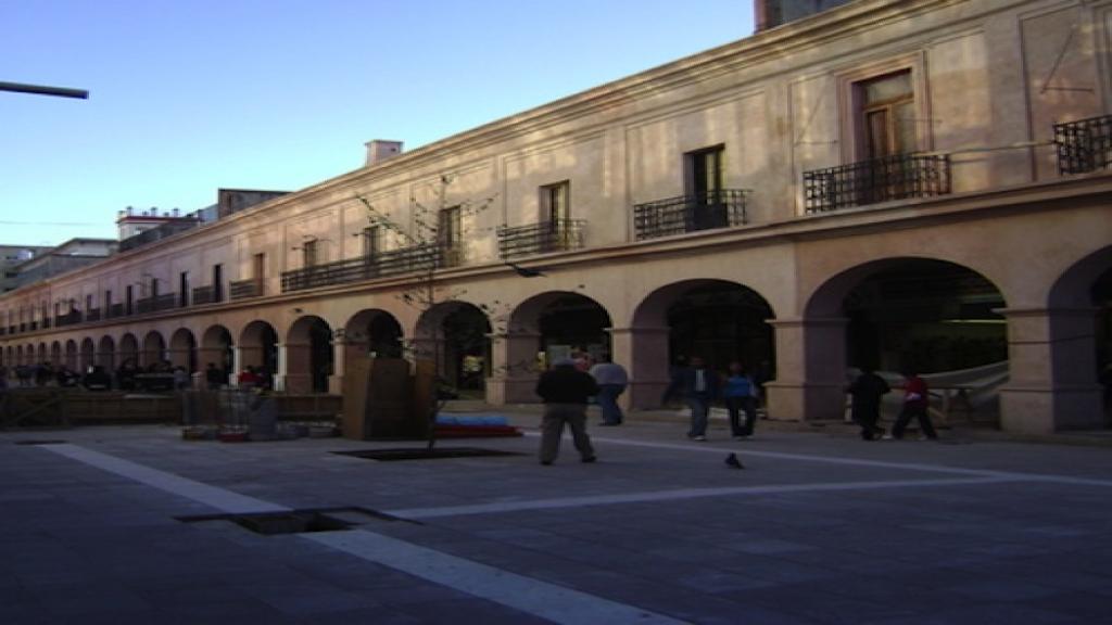 Los edificios del gobierno estatal, del ayuntamiento del Congreso del estado fueron desalojados. Foto: Especial.