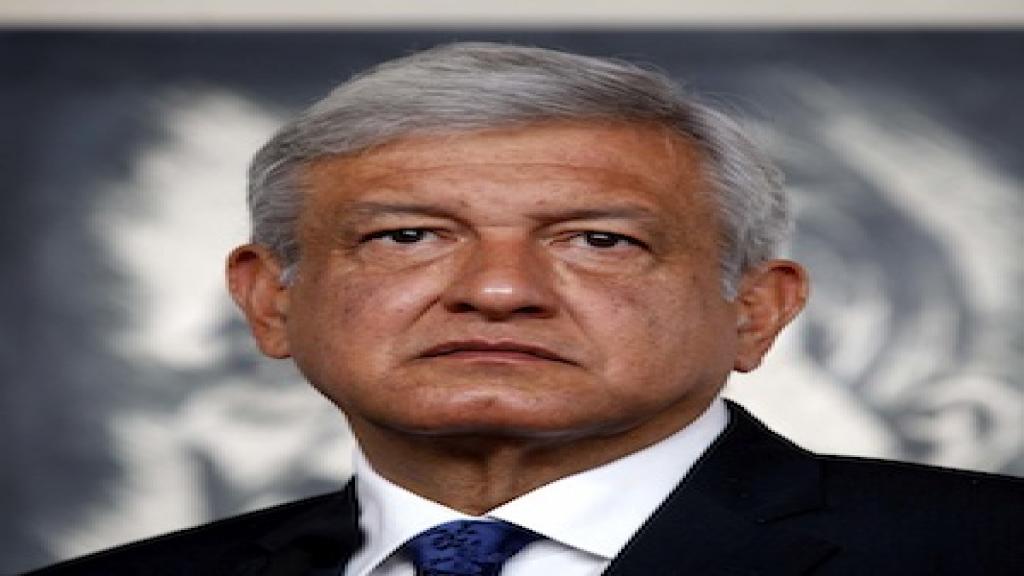 López Obrador encabeza el spot nombrado "Universidad".