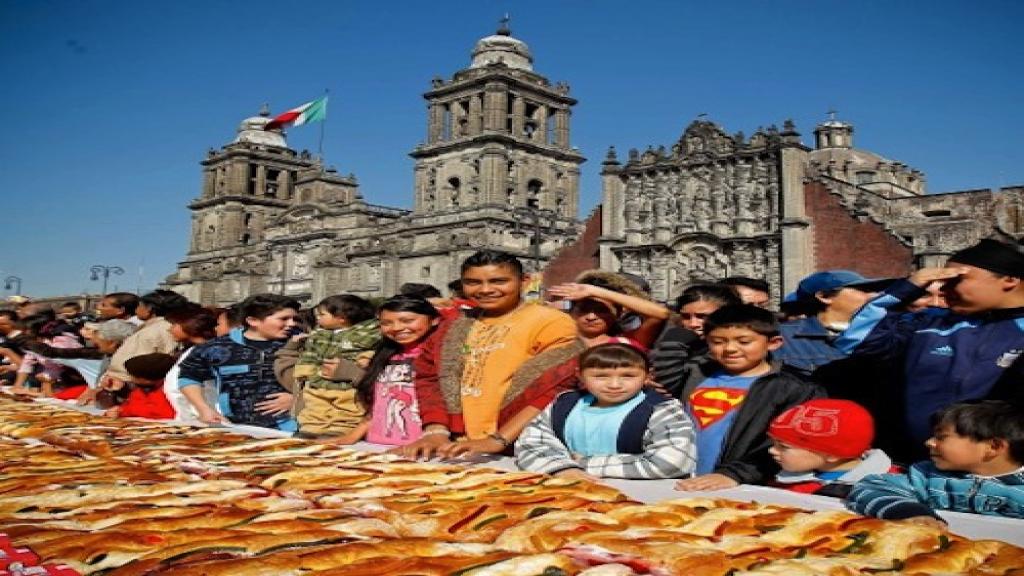 El Gobierno del D.F. ya ha hecho una tradición su monumental Rosca de Reyes.