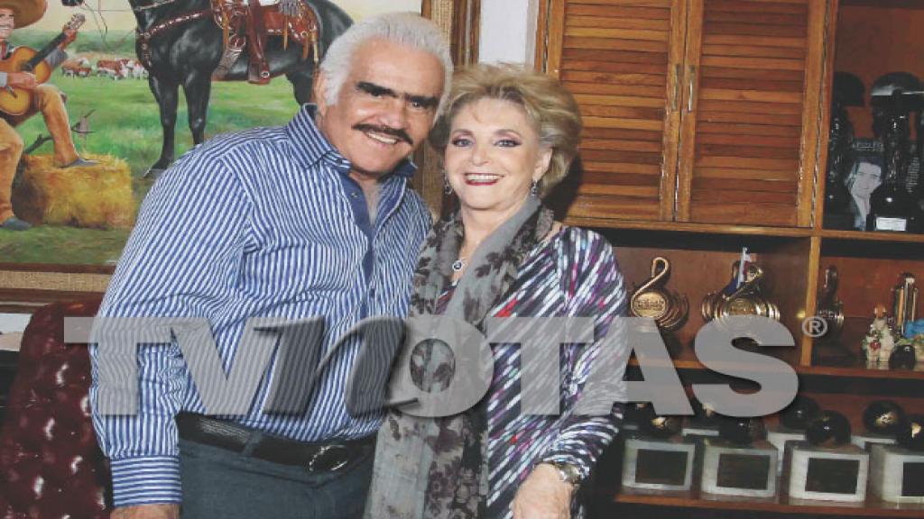 Don Vicente Fernández festeja que venció al cáncer y el medio siglo de amor con junto a su esposa 'Cuquita'