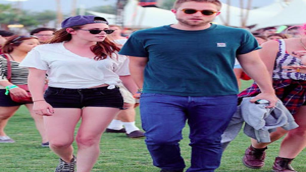 Kristen Stewart y Robert Pattinson fueron vistos muy alegres en el festival Coachella.