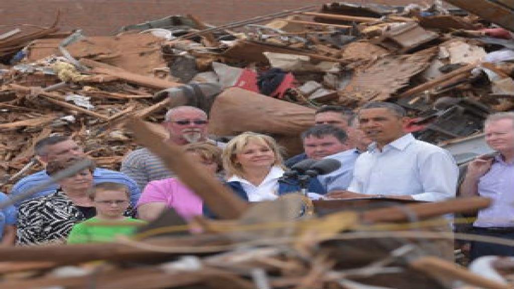 El presidente Barack Obama acudió a la zona de desastre y ofreció su ayuda.