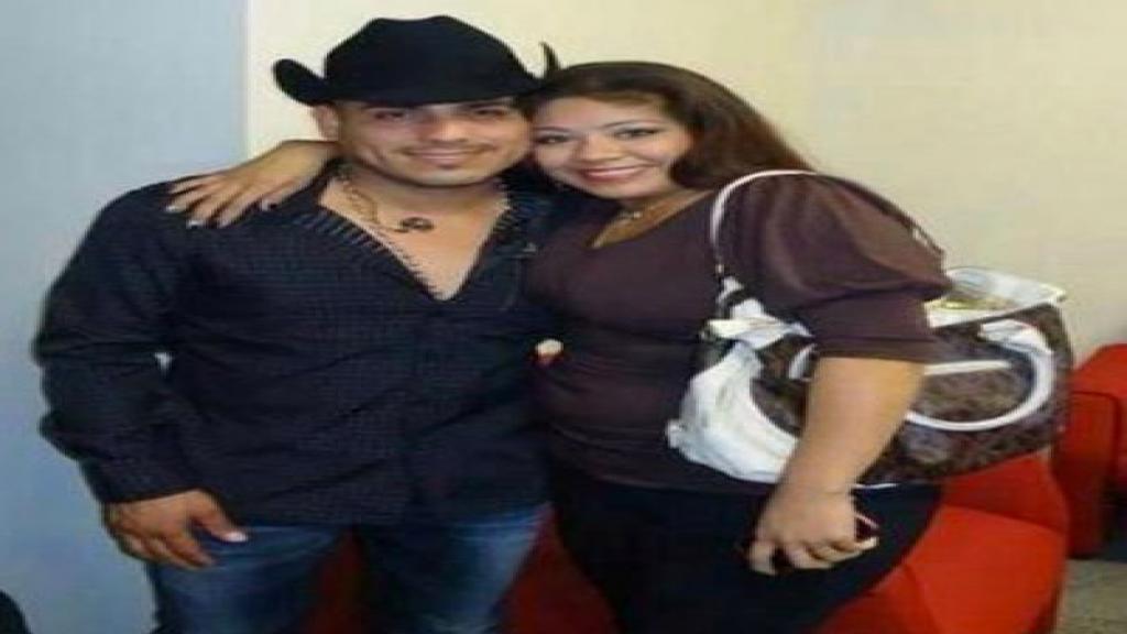 Espinoza Paz compartió una foto con una de las fans fallecidas.
