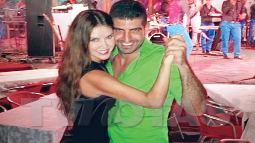 A la actriz y su galán les gusta bailar, por eso visitaron varios clubes de salsa en La Habana, donde le sacaron brillo a la pista.