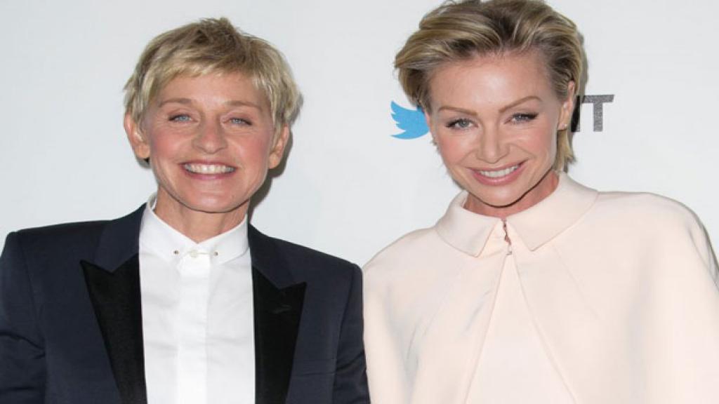Ellen DeGeneres y Portia de Rossi presentaron una postal navideña muy al estilo Kardashian.