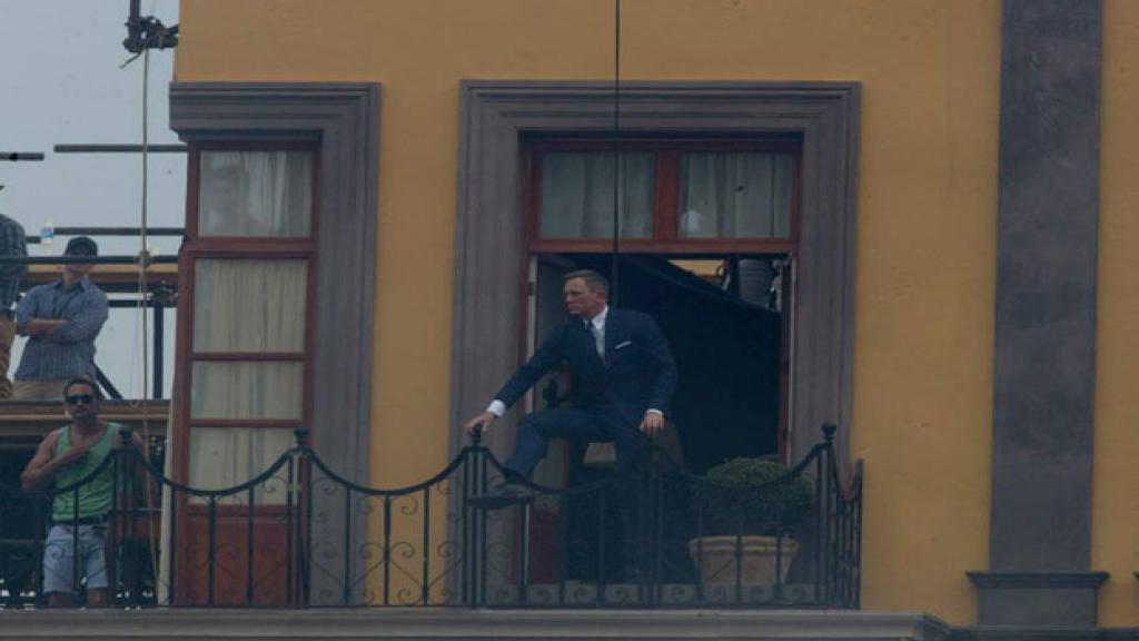 Daniel Craig saltó de un balcón.