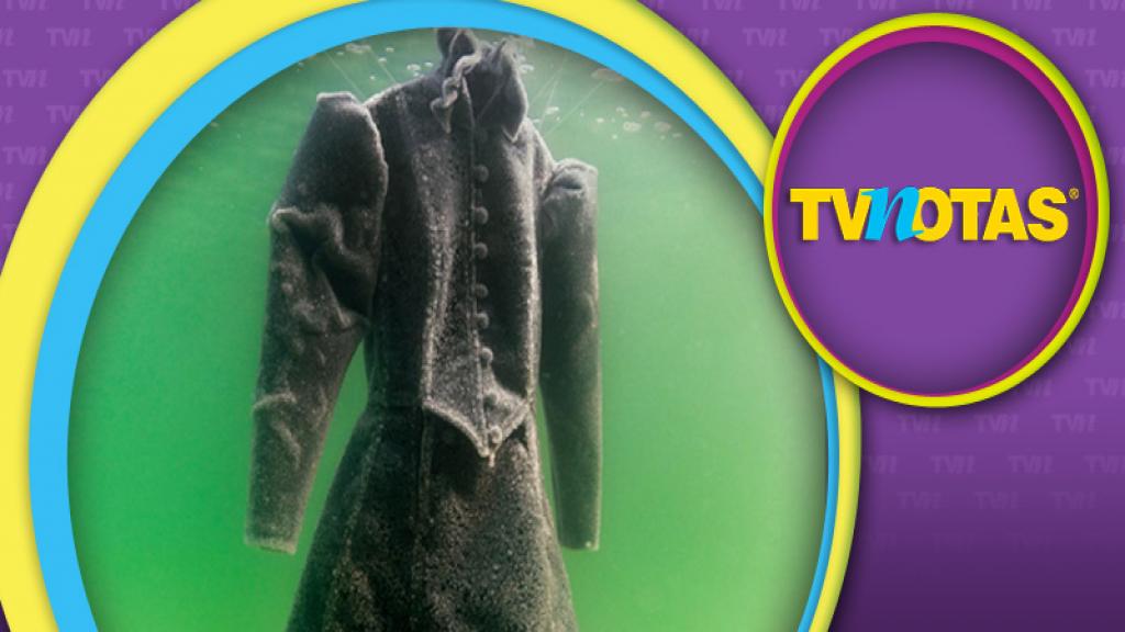 Artista sumerge vestido durante 2 años en el Mar Muerte ¡y se transforma en una prenda de cristal!