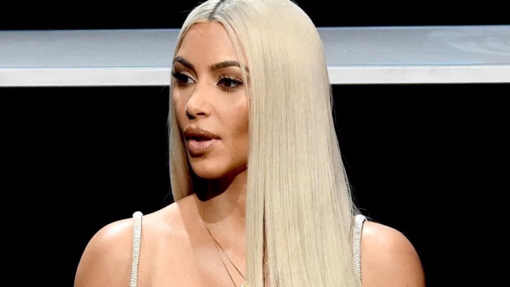 A días del nacimiento del bebé de Kim Kardashian le dieron inesperada noticia