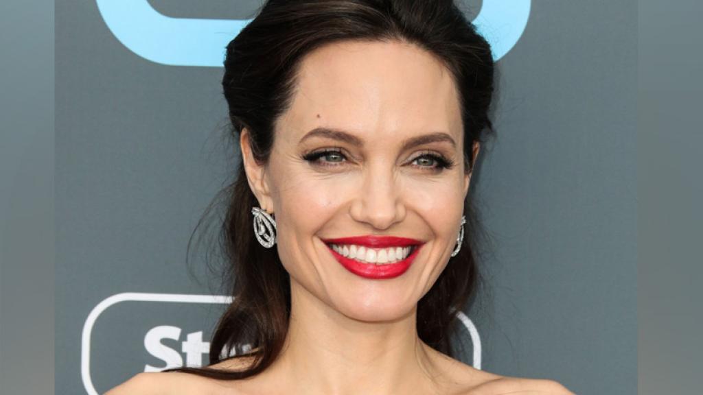 Angelina Jolie estrena nuevo romance