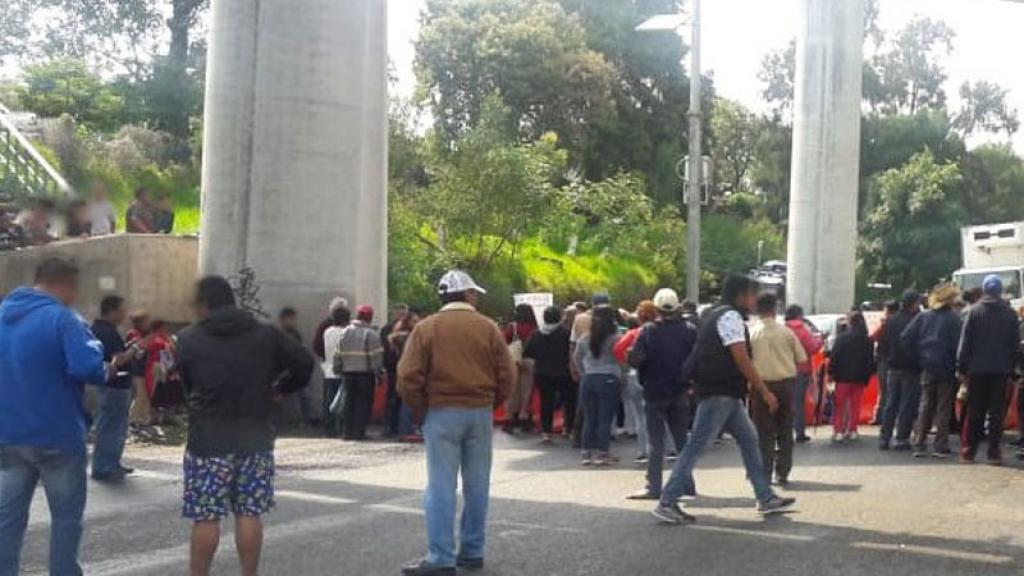 Registran bloqueo por manifestantes en la autopista México-Cuernavaca