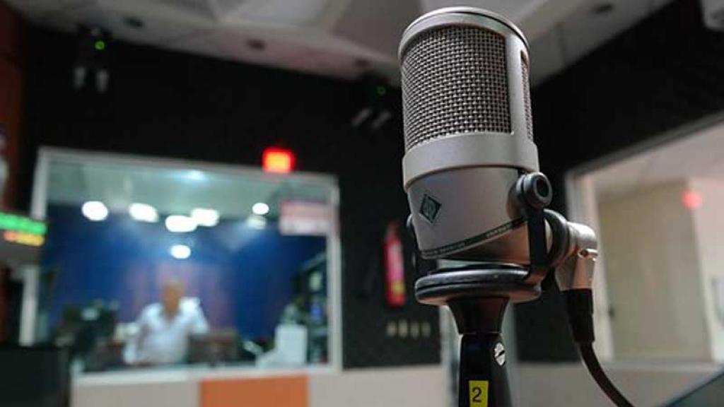 Grupo Radio Centro desaparece dos estaciones y despide a 97 empleados... ¡Y no los liquida!