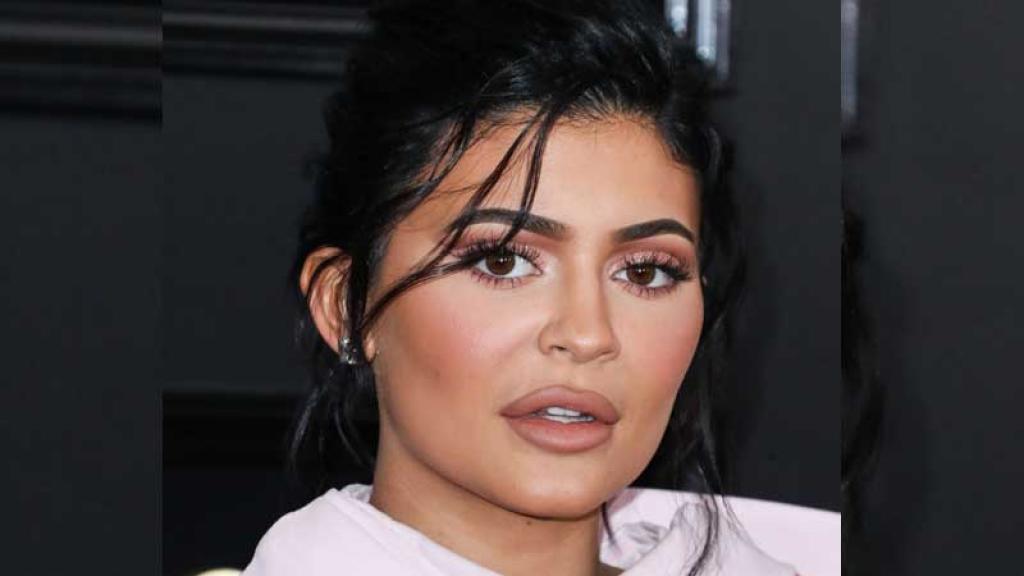 Kylie Jenner niega haberse hecho cirugías plásticas.