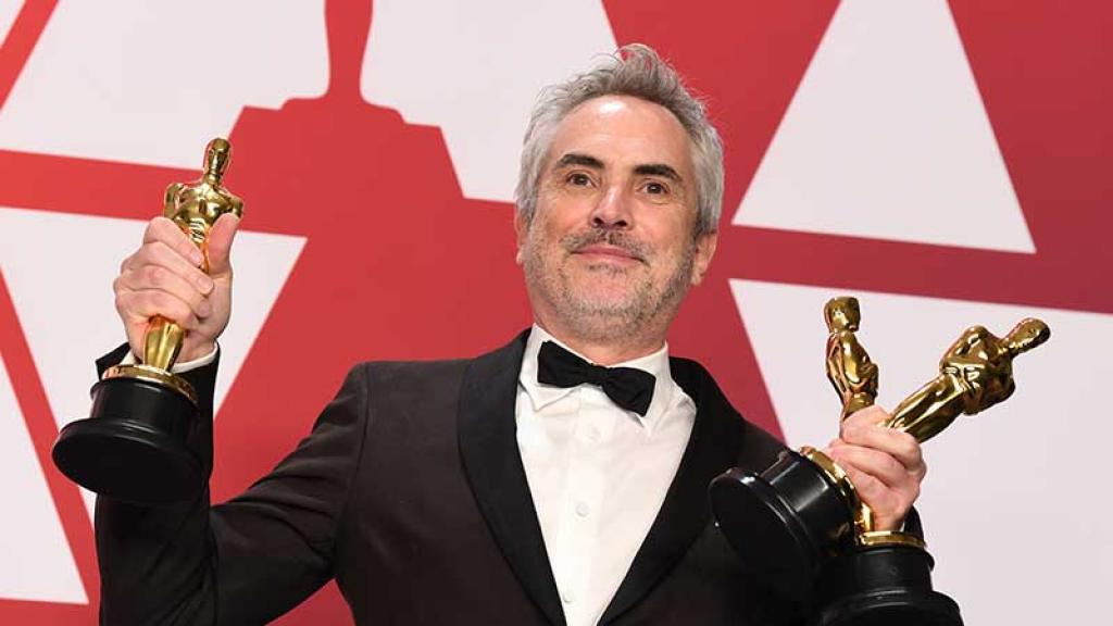 Alfonso Cuarón está imparable; recibió su segundo Oscar.