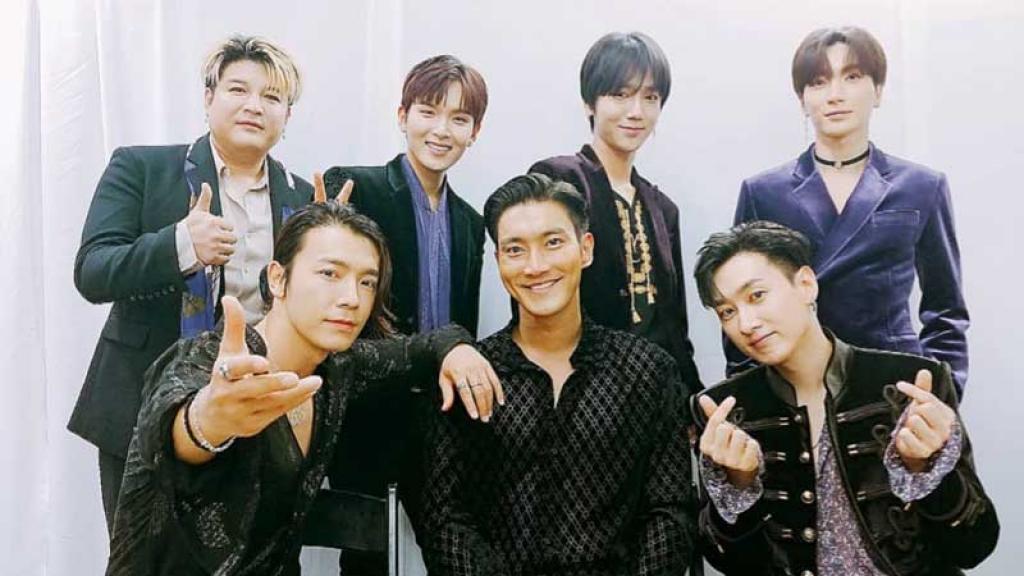 La banda sur coreana Super Junior hace tributo a ‘El Sol’.