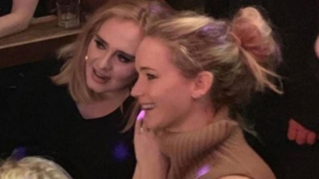 Jennifer Lawrence y Adele se fueron de fiesta y fueron captadas  borrachas