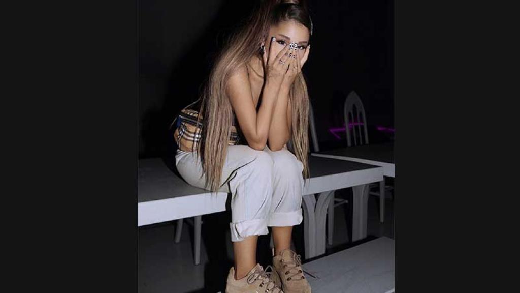 Ariana Grande no confirmó las sospechas de sus fans ni lo negó.