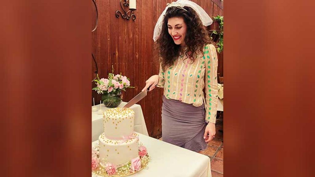 Ana Victoria cortó el pastel y brindó con sus invitados mientras abría todos sus regalos.