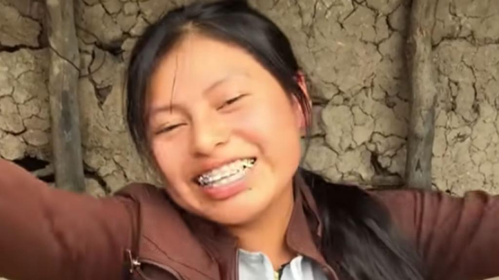 la joven vive en Saraguaro, un pueblo de la sierra ecuatoriana.