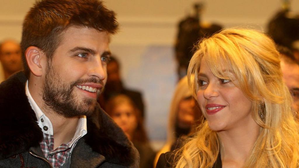 Shakira y Gerard Piqué se dejan ver muy enamorados en público 