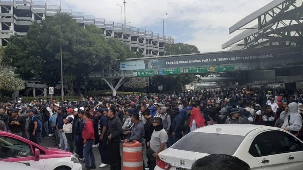 Policía Federal bloquea acceso al Aeropuerto de la Ciudad de México