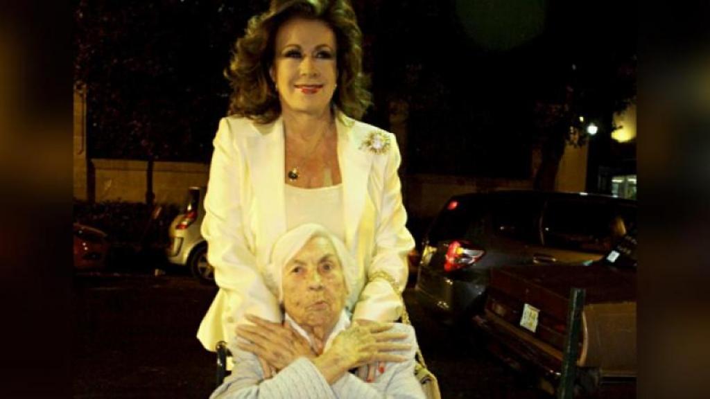Doña Eva Mange cumple 102 años y vuelve a festejar con pastel de tres leches 