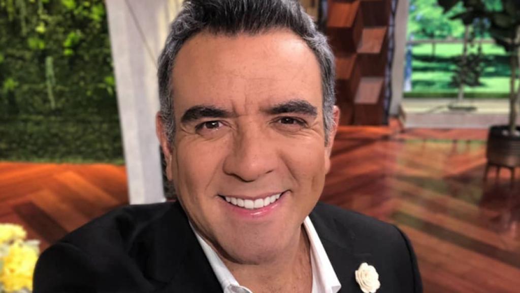 Héctor Sandarti queda fuera de Telemundo