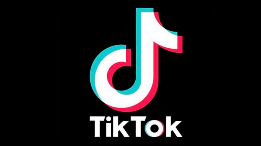 Usuaria de Tik Tok recrea escenas famosas.