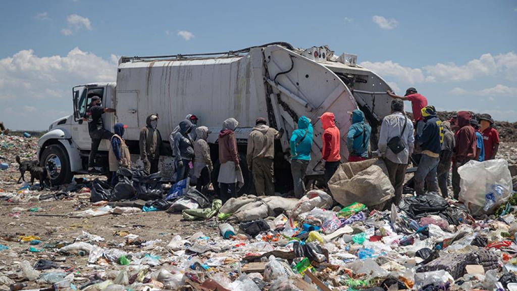 Recolectores de basura Bordo de Xochiaca México Riesgo Vida Covid-19 Residuos Funerarias Hospitales Infección