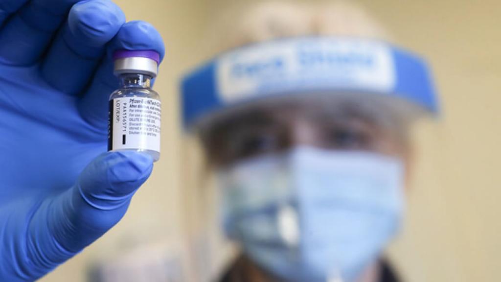 Jefa de enfermeras, primera mexicana en vacunarse contra Covid-19